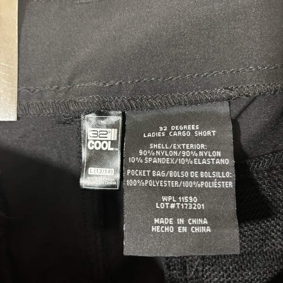 32 Degrees Ladie’s Black Cargo Shorts Size L NEW - Picture 5 of 5